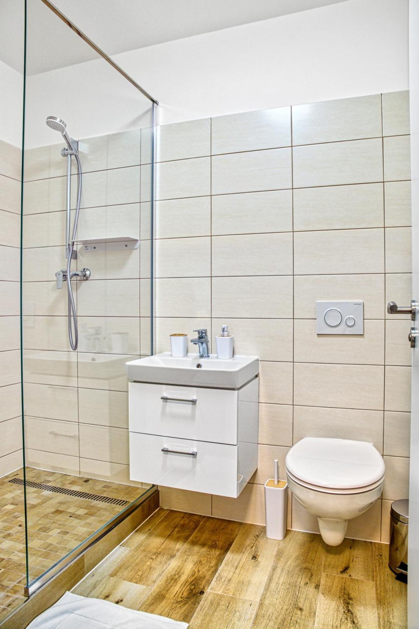 Hotel A Restaurace Ruze Podborany Екстер'єр фото