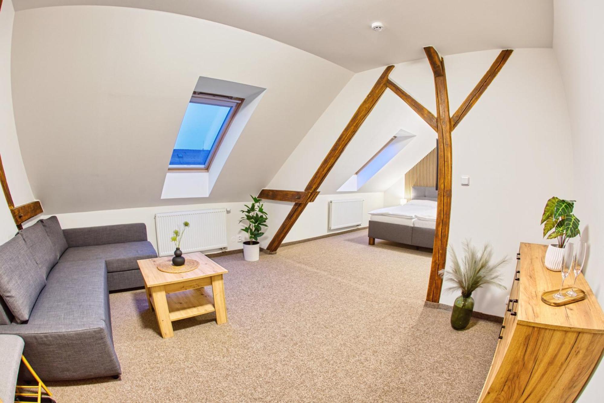 Hotel A Restaurace Ruze Podborany Екстер'єр фото