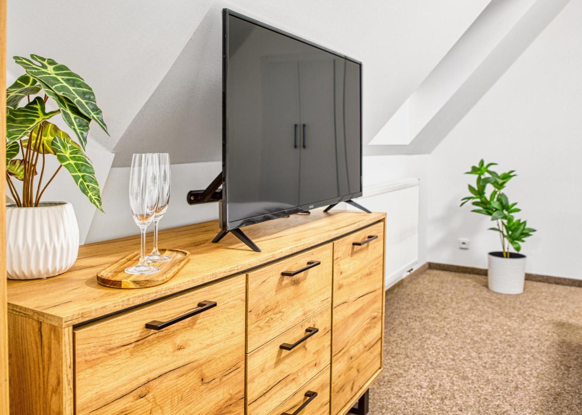 Hotel A Restaurace Ruze Podborany Екстер'єр фото
