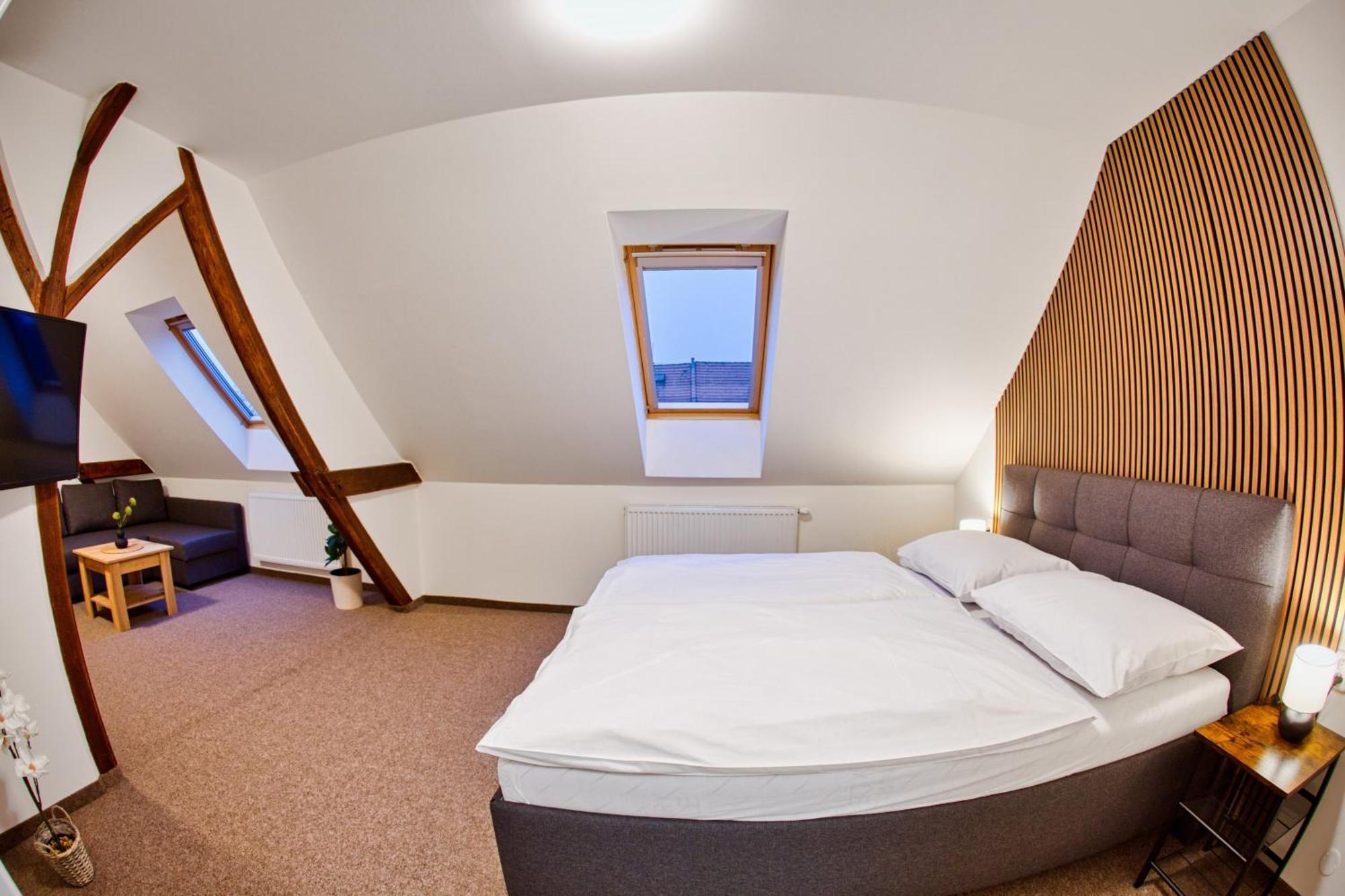 Hotel A Restaurace Ruze Podborany Екстер'єр фото