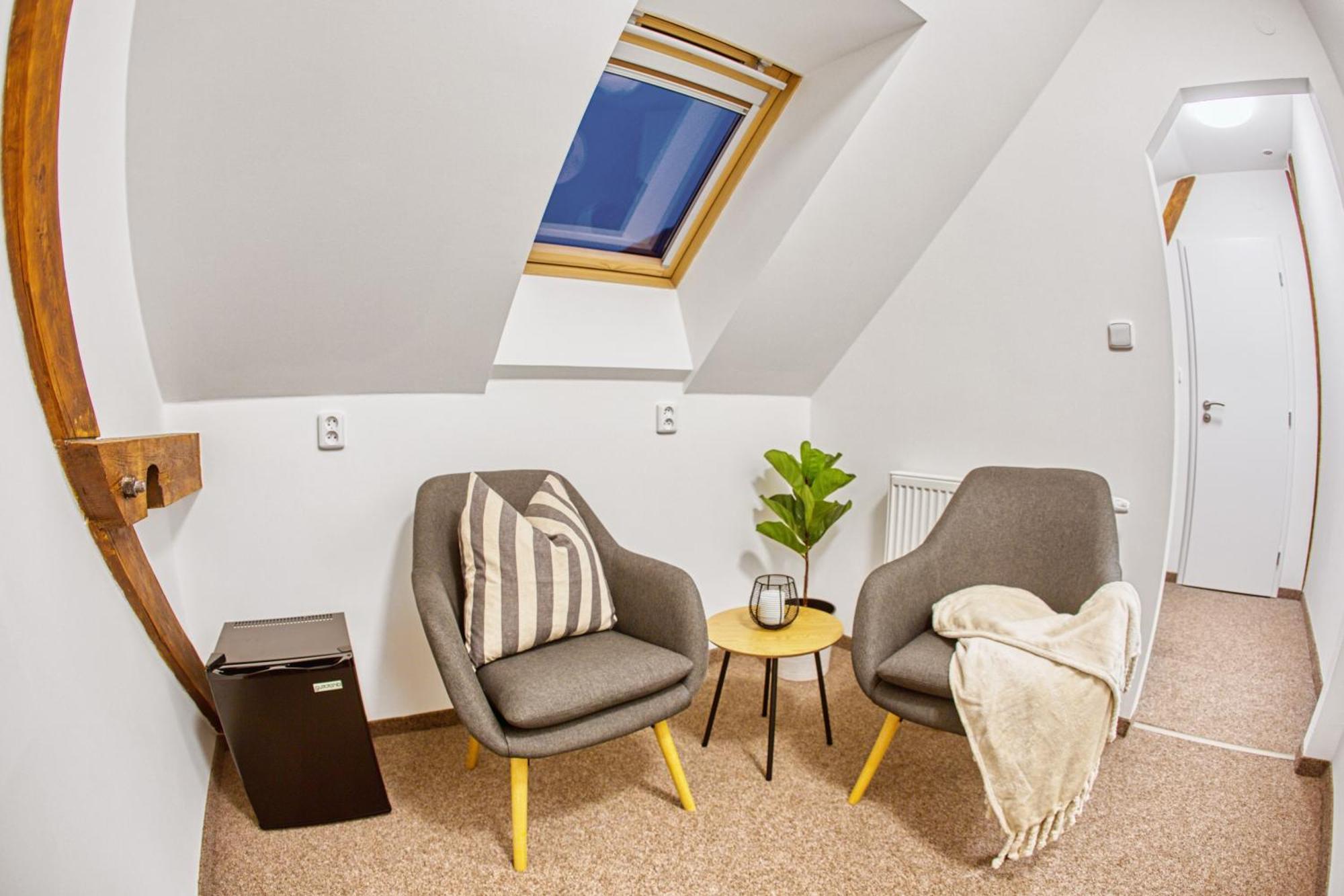 Hotel A Restaurace Ruze Podborany Екстер'єр фото