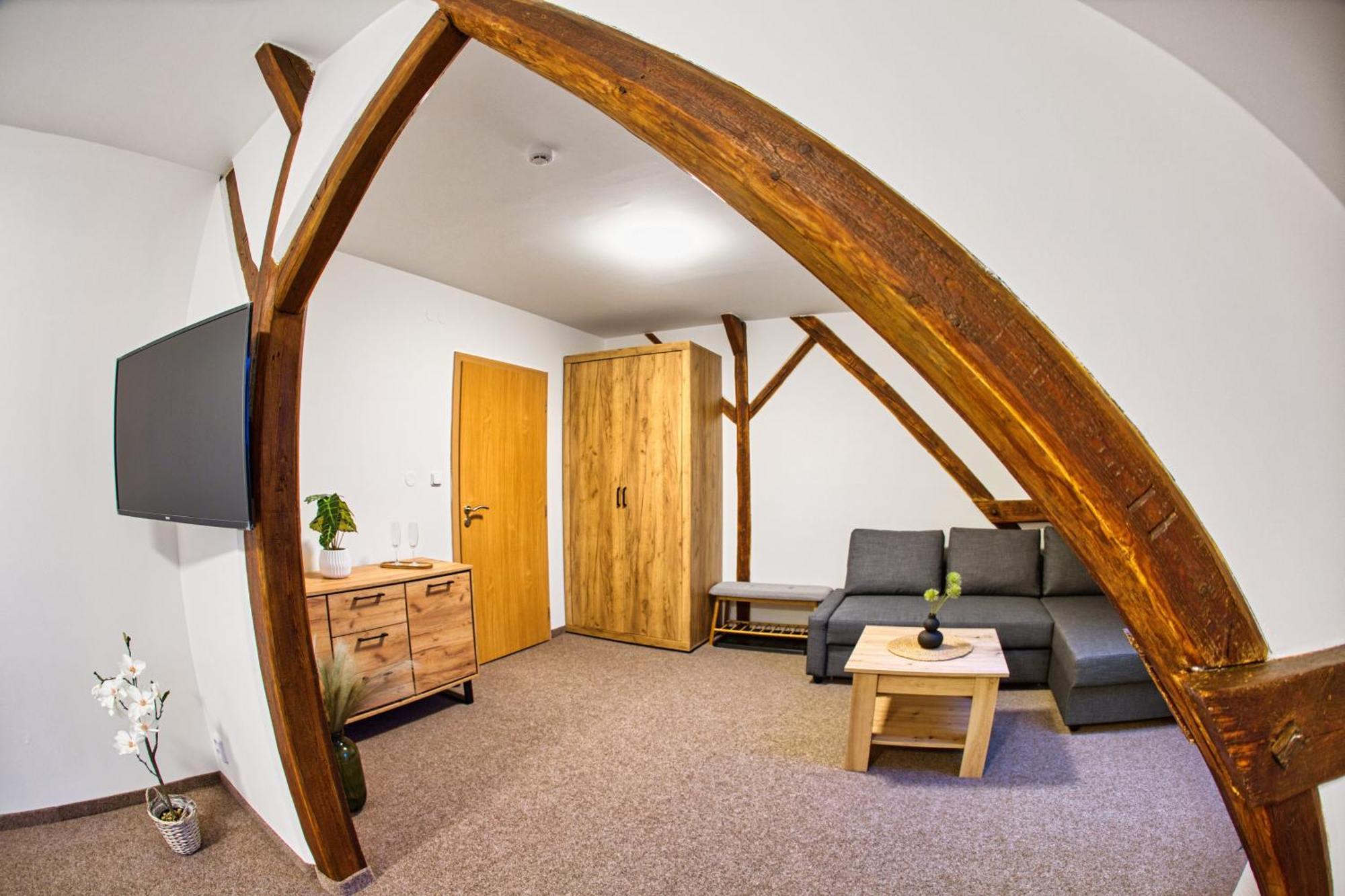 Hotel A Restaurace Ruze Podborany Екстер'єр фото